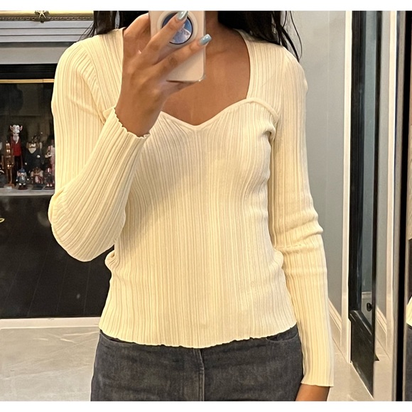 Beautiful Ribbed Top - Picture 1 of 2